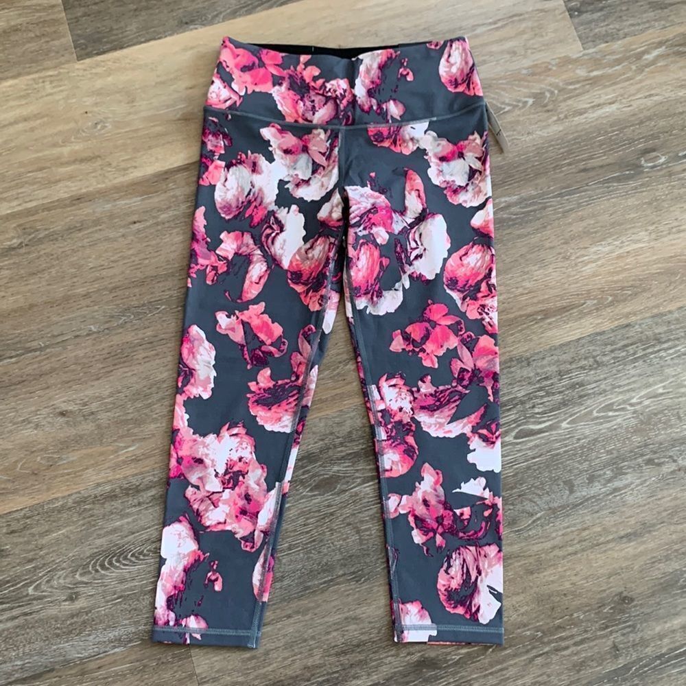 Victoria Secret Sport Knockout capri leggings floral size small